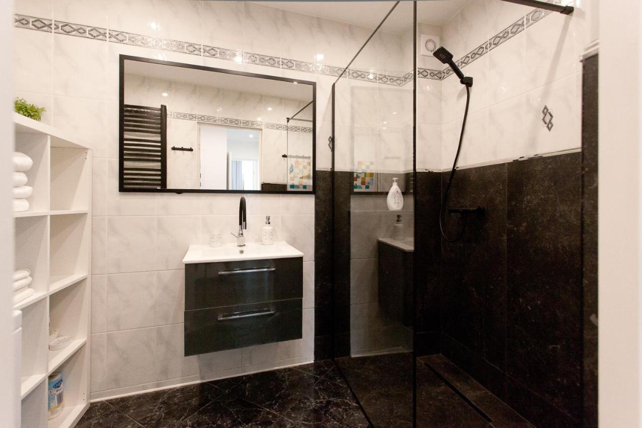 Uroczy Apartament Rzeczna Kołobrzeg Esterno foto